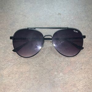 Black Aviator Quay sunglasses